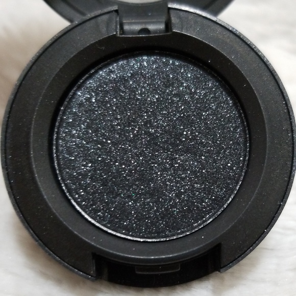 MAC BLACK TIED VELVET EYESHADOW - Picture 7 of 8